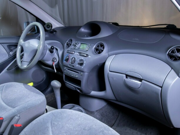 toyota-yaris-bensin-2000-big-38