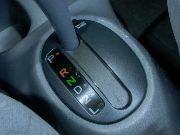 toyota-yaris-bensin-2000-big-29