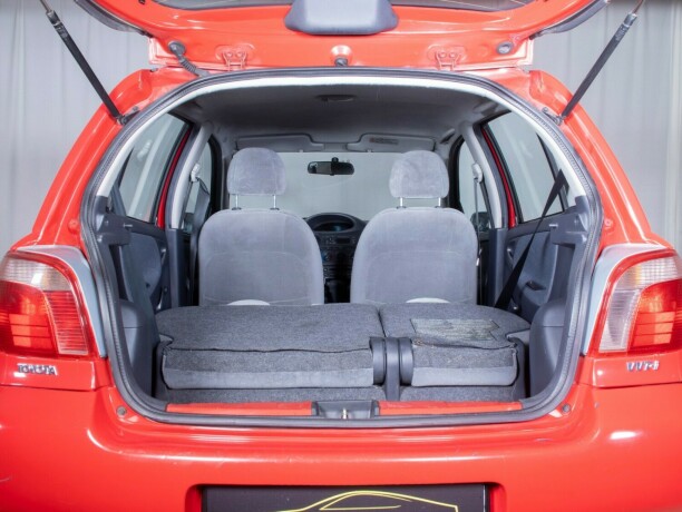 toyota-yaris-bensin-2000-big-12