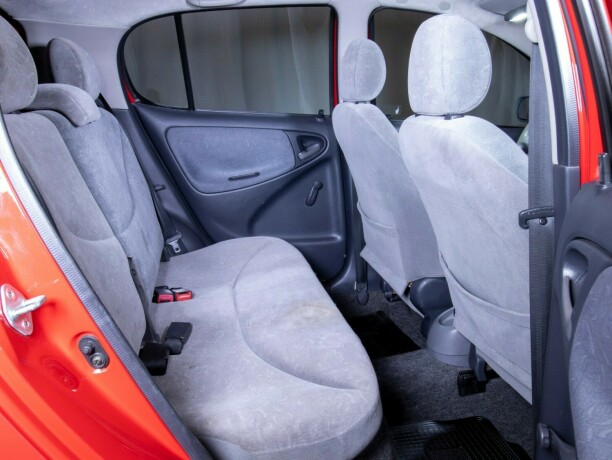 toyota-yaris-bensin-2000-big-41