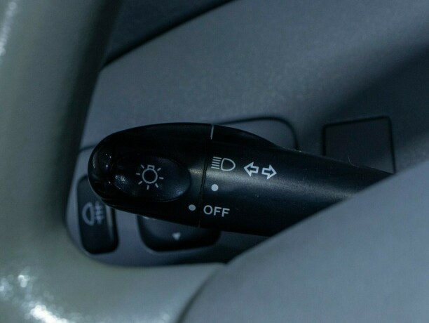 toyota-yaris-bensin-2000-big-25