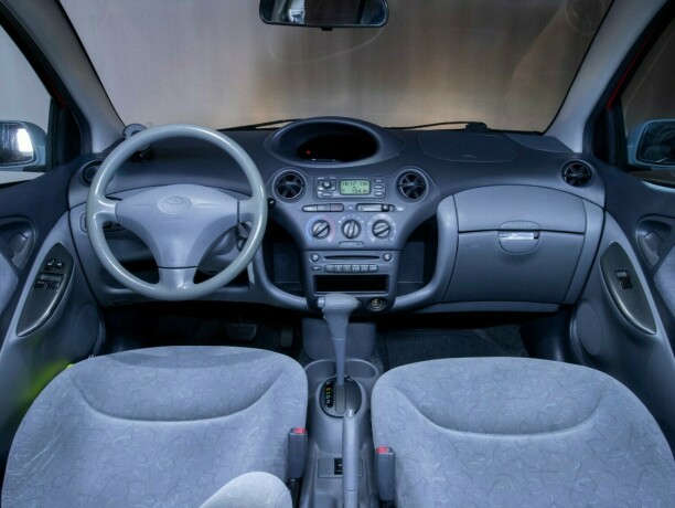 toyota-yaris-bensin-2000-big-33