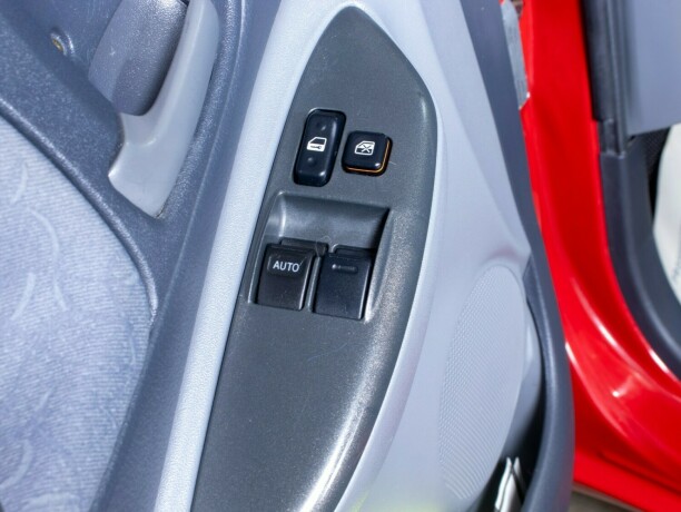 toyota-yaris-bensin-2000-big-21