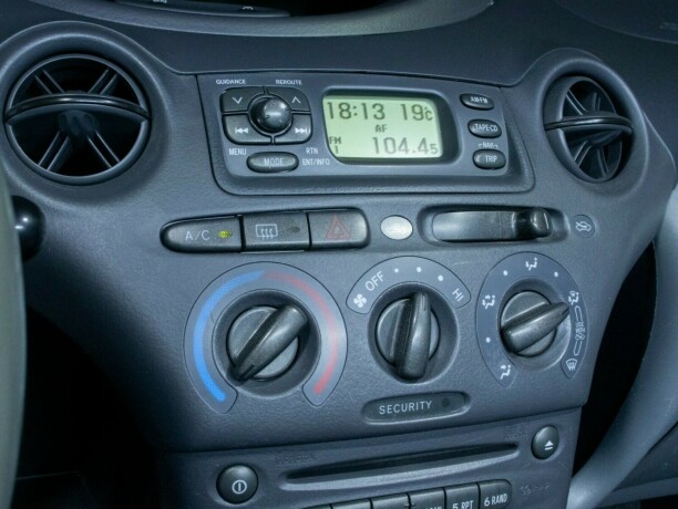 toyota-yaris-bensin-2000-big-27