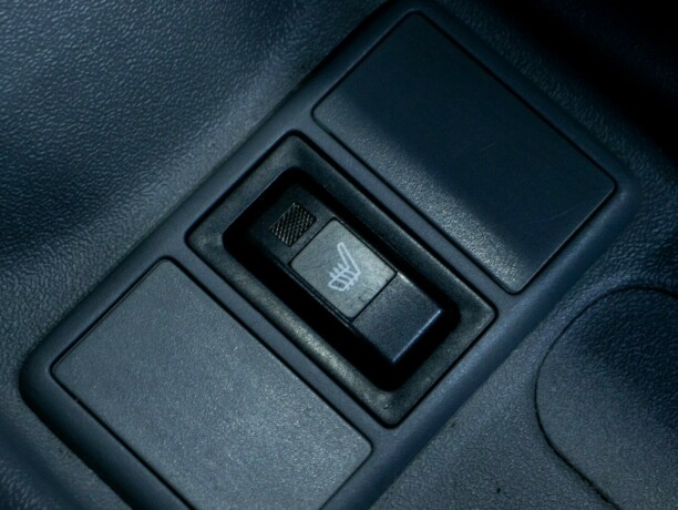 toyota-yaris-bensin-2000-big-30