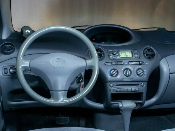toyota-yaris-bensin-2000-big-31