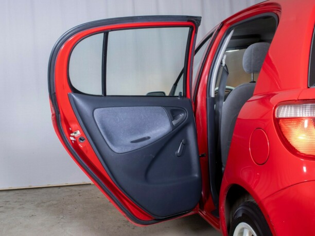 toyota-yaris-bensin-2000-big-19