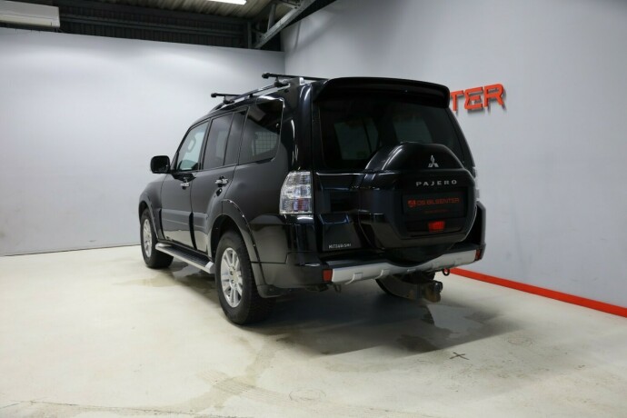 mitsubishi-pajero-diesel-2017-big-2