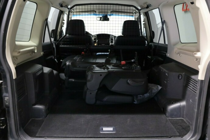 mitsubishi-pajero-diesel-2017-big-11