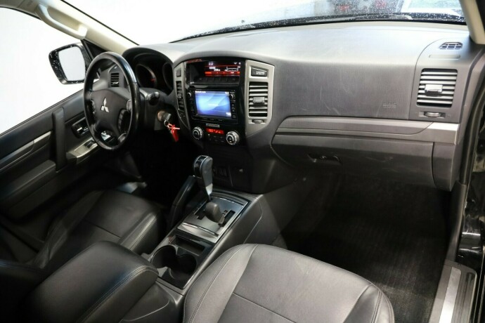 mitsubishi-pajero-diesel-2017-big-6