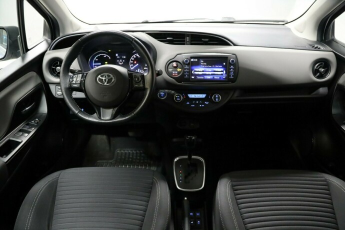 toyota-yaris-elektrisitetbensin-2018-big-6