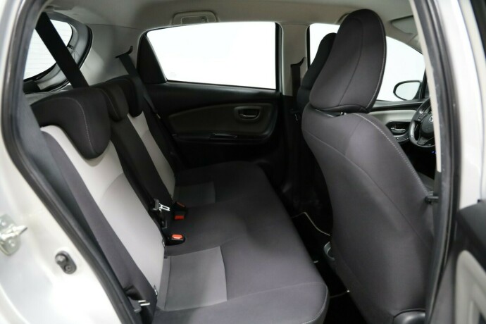 toyota-yaris-elektrisitetbensin-2018-big-11