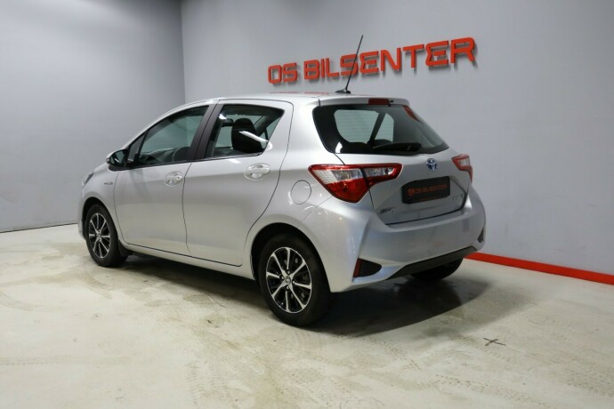 toyota-yaris-elektrisitetbensin-2018-big-2