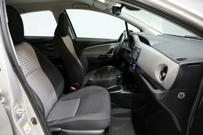 toyota-yaris-elektrisitetbensin-2018-big-8