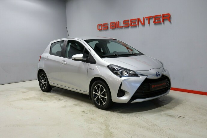 toyota-yaris-elektrisitetbensin-2018-big-0
