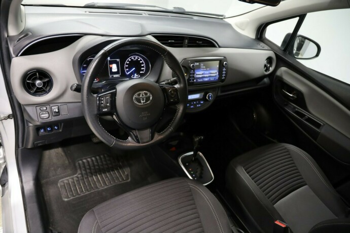 toyota-yaris-elektrisitetbensin-2018-big-4