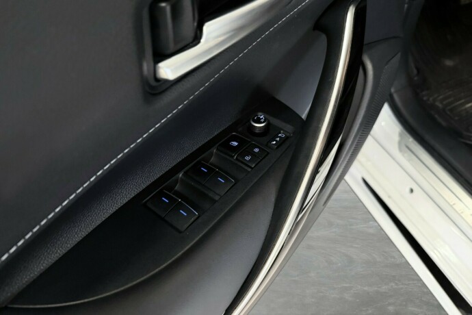 toyota-corolla-elektrisitetbensin-2020-big-12