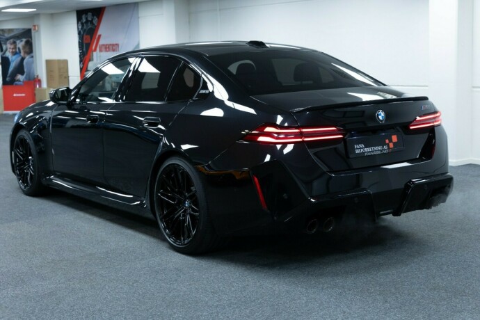 bmw-m5-elektrisitetbensin-2025-big-1