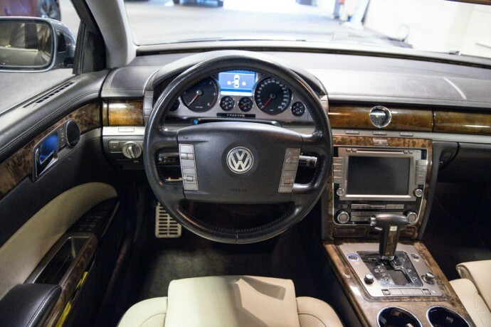 volkswagen-phaeton-diesel-2009-big-10