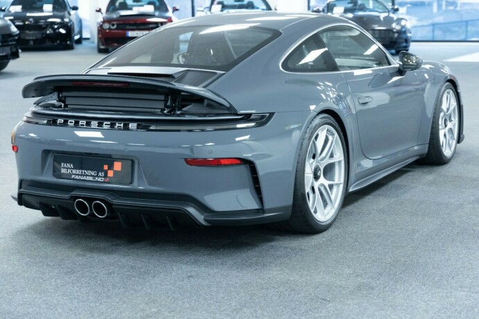 porsche-911-bensin-2025-big-2