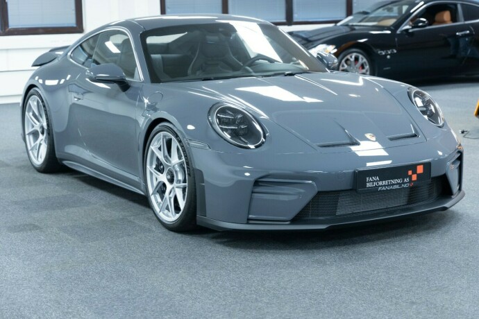 porsche-911-bensin-2025-big-3