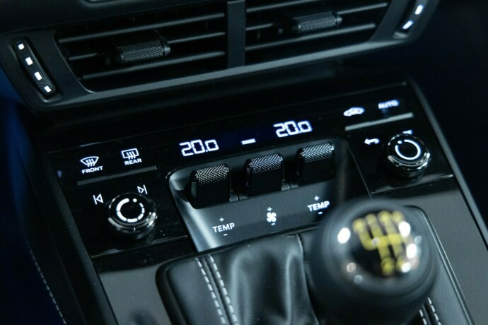 porsche-911-bensin-2025-big-23