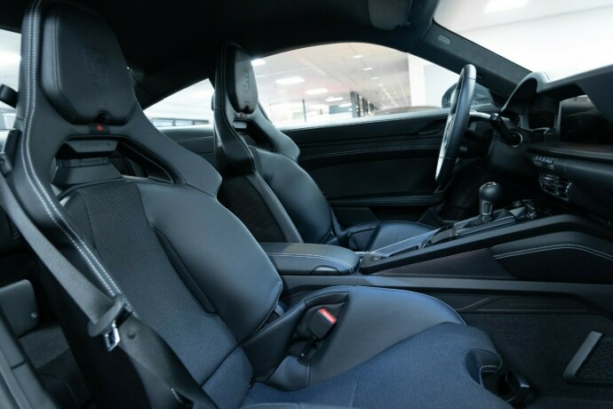 porsche-911-bensin-2025-big-27