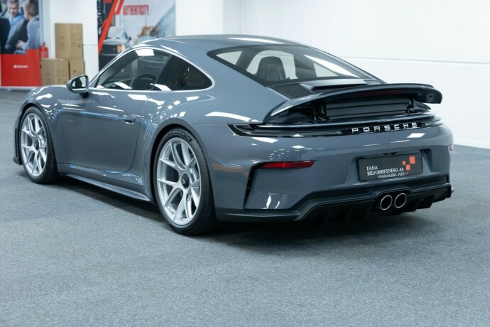 porsche-911-bensin-2025-big-1