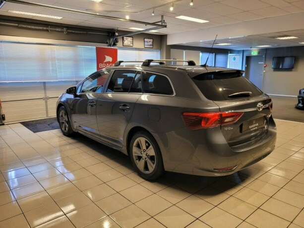 toyota-avensis-bensin-2016-big-6