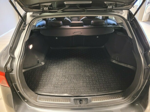 toyota-avensis-bensin-2016-big-13