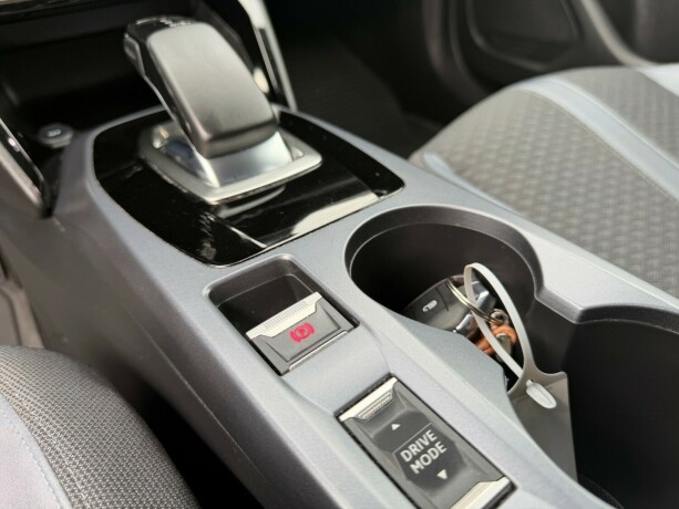 peugeot-e-2008-elektrisitet-2020-big-18