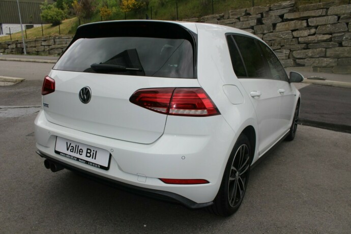 volkswagen-golf-elektrisitetbensin-2017-big-4