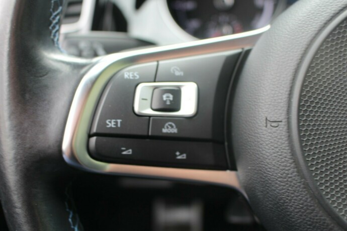 volkswagen-golf-elektrisitetbensin-2017-big-12
