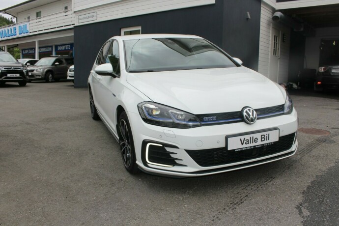 volkswagen-golf-elektrisitetbensin-2017-big-0