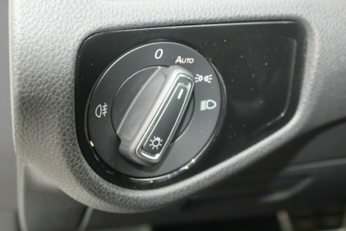 volkswagen-golf-elektrisitetbensin-2017-big-10