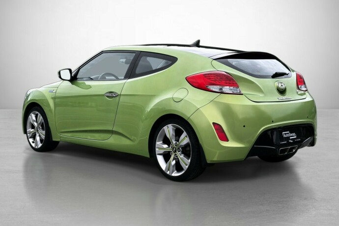 hyundai-veloster-bensin-2012-big-3