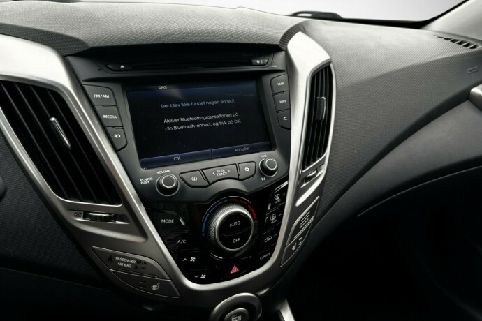 hyundai-veloster-bensin-2012-big-28