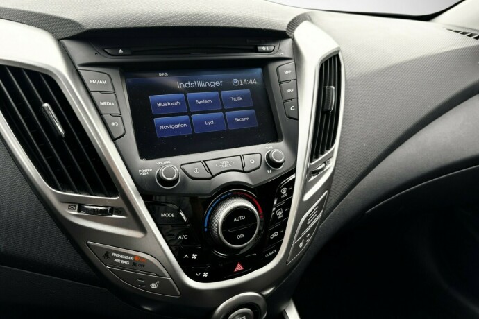 hyundai-veloster-bensin-2012-big-32