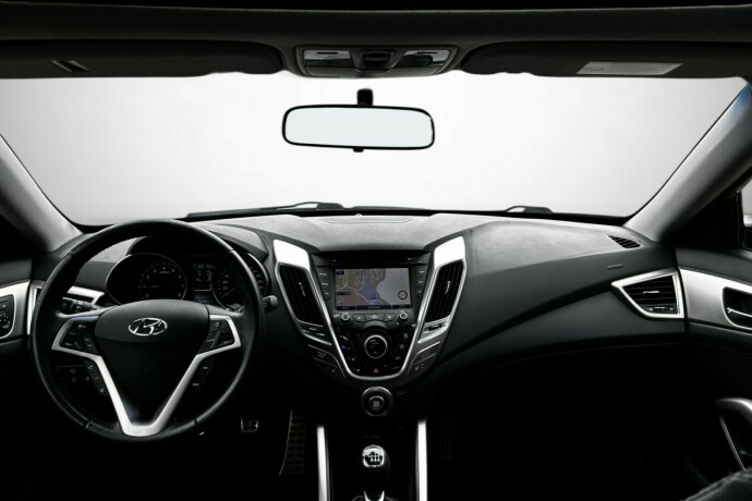 hyundai-veloster-bensin-2012-big-24