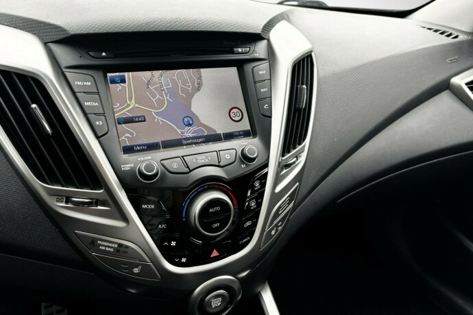 hyundai-veloster-bensin-2012-big-29