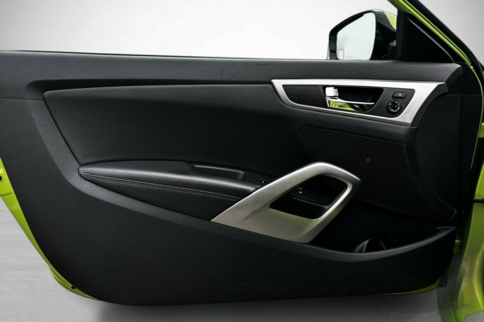 hyundai-veloster-bensin-2012-big-20