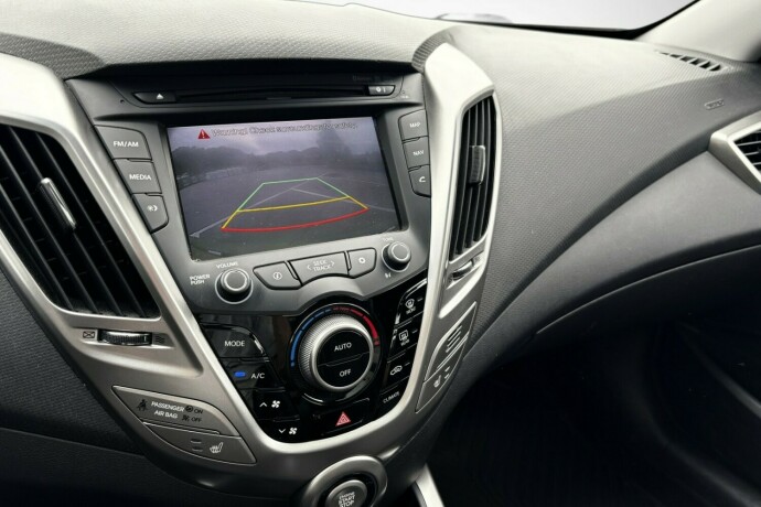 hyundai-veloster-bensin-2012-big-27