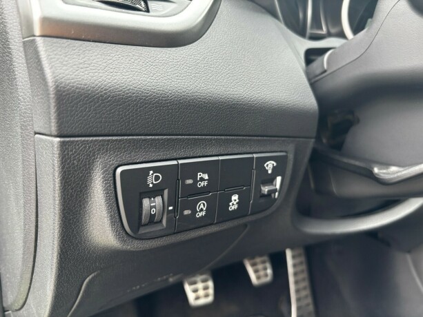 hyundai-veloster-bensin-2012-big-25