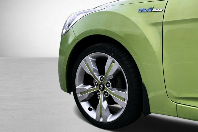 hyundai-veloster-bensin-2012-big-9