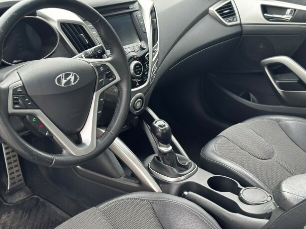 hyundai-veloster-bensin-2012-big-15