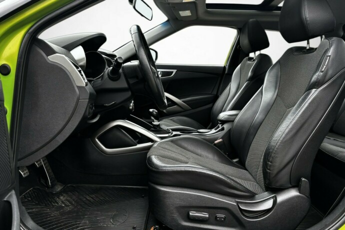 hyundai-veloster-bensin-2012-big-13