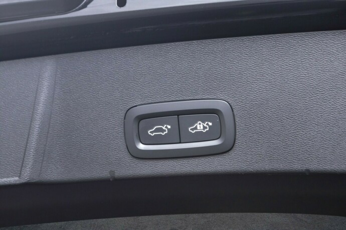 volvo-xc-40-elektrisitet-2023-big-32