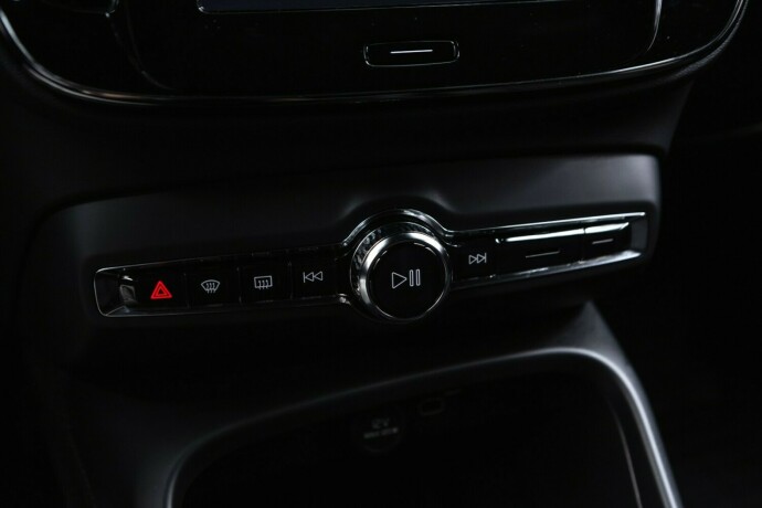 volvo-xc-40-elektrisitet-2023-big-18
