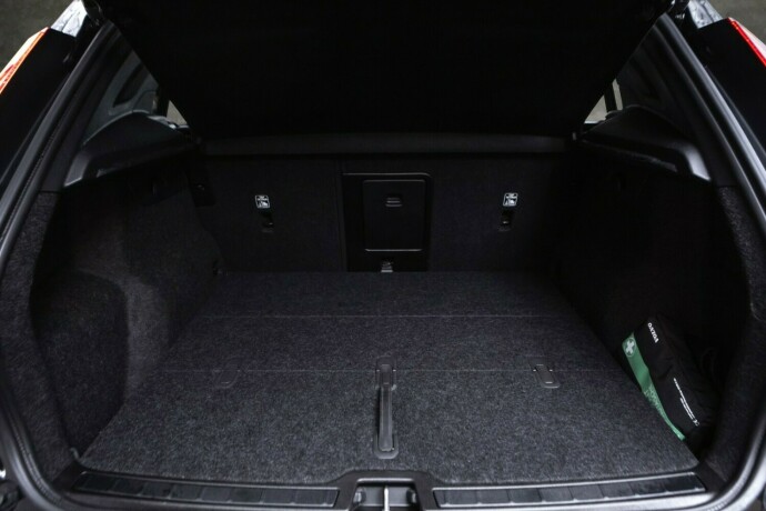 volvo-xc-40-elektrisitet-2023-big-30