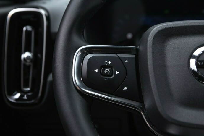 volvo-xc-40-elektrisitet-2023-big-10